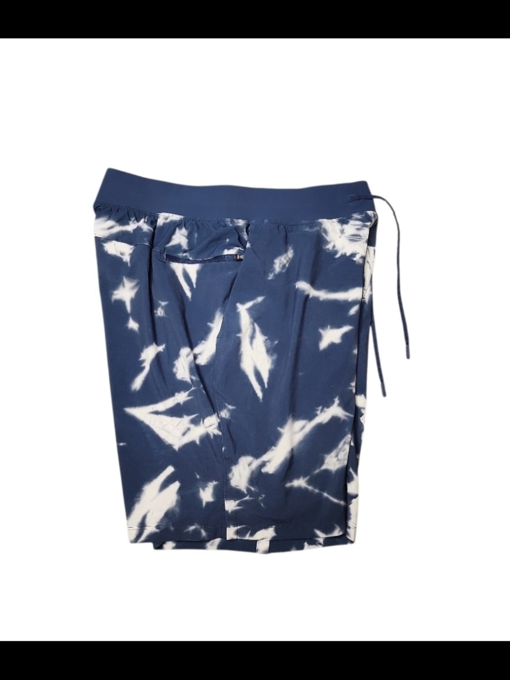 Lululemon T.H.E. Linerless Short 9"
Indigo Ice Print Blue Multi